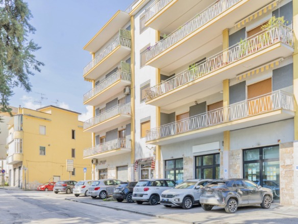 Via Dei Longobardi - Buccirossi Immobiliare