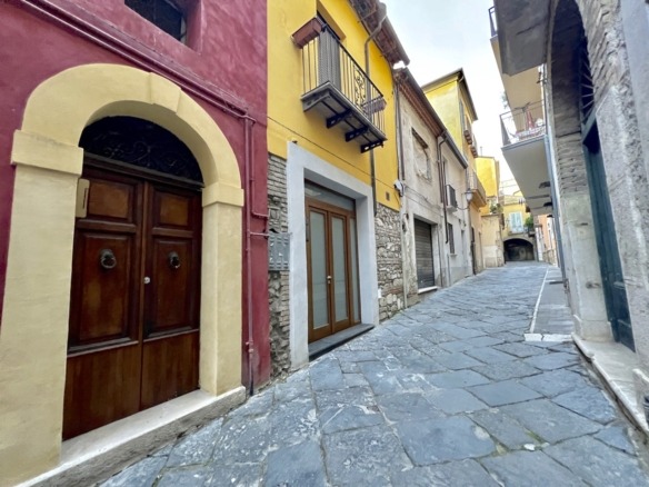 Via Arcivescovo Pacca - Buccirossi Immobiliare