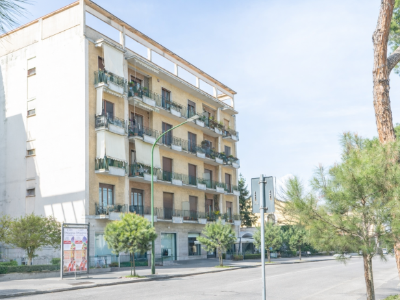 Viale degli Atlantici - Buccirossi Immobiliare