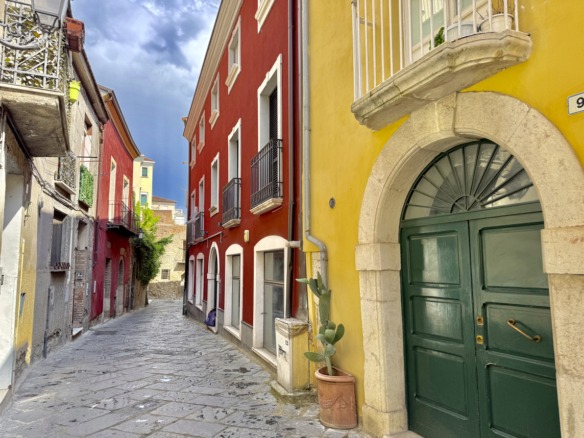 Via Manfredi di Svevia, 2 - Buccirossi Immobiliare